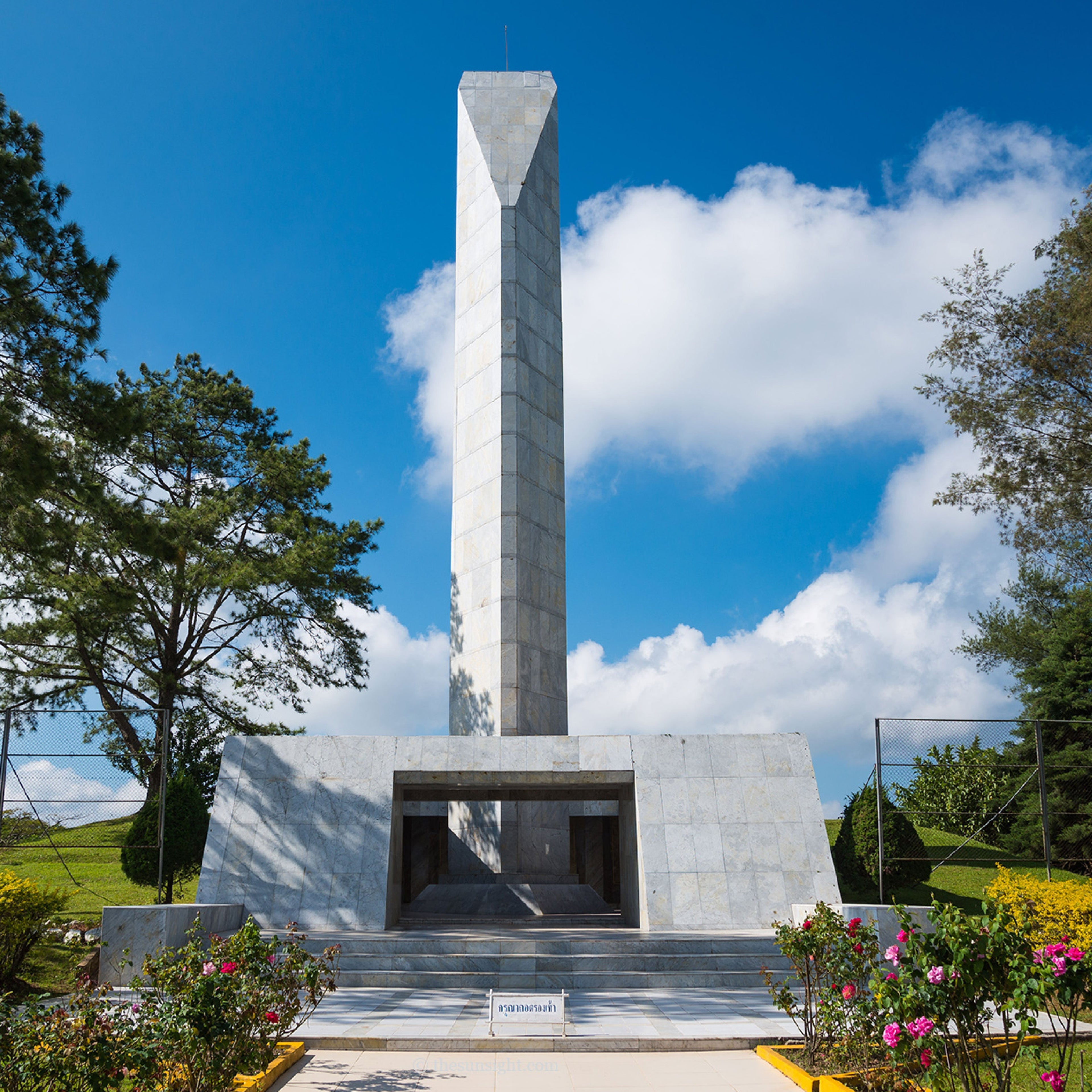 Damnoen Saduak Floating Market and Maeklong Railway Market Tour (Join-in-tour)